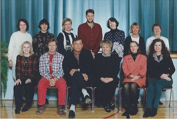 Pitajanmaen_peruskoulu_rehtori_ ja_opettajia1990 luku